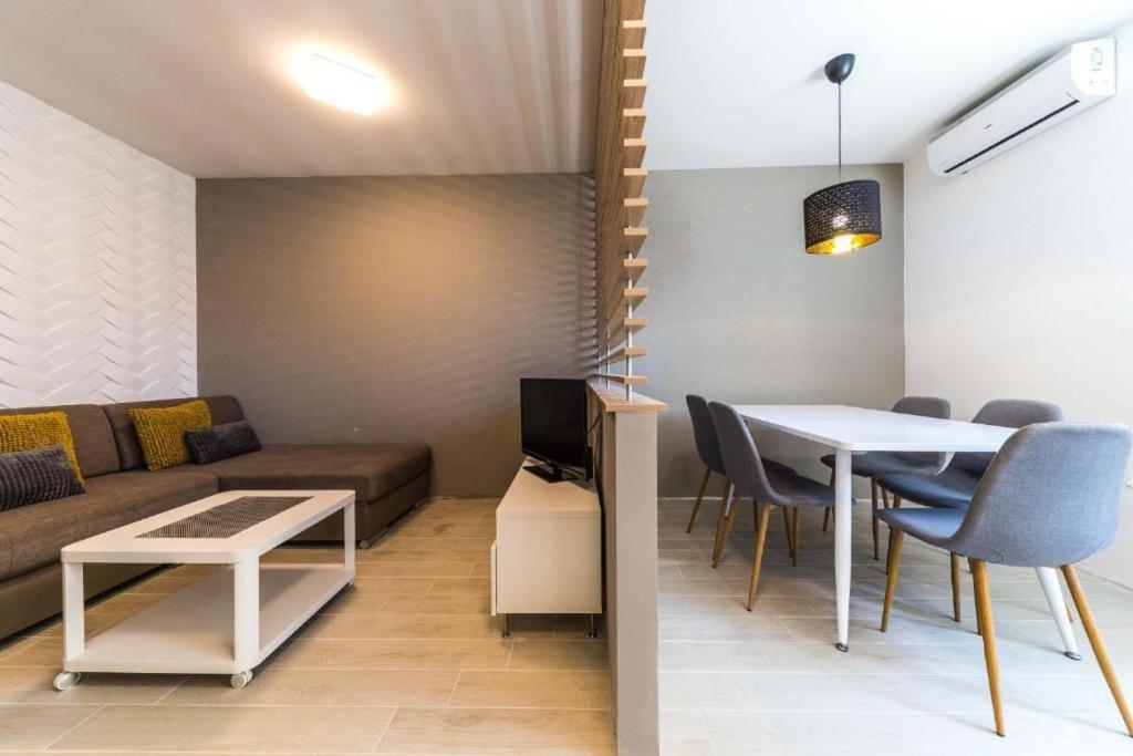 Apartments Gavran 2. Baska Voda Bagian luar foto