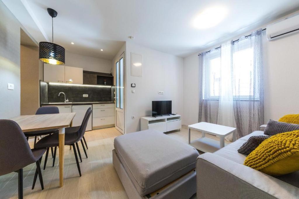 Apartments Gavran 2. Baska Voda Bagian luar foto