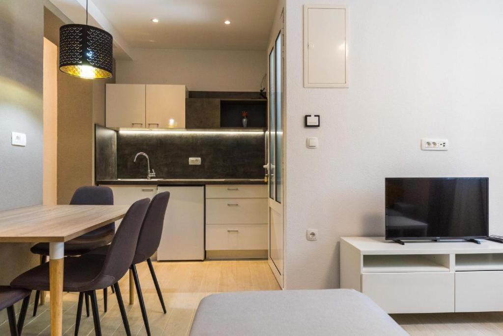 Apartments Gavran 2. Baska Voda Bagian luar foto