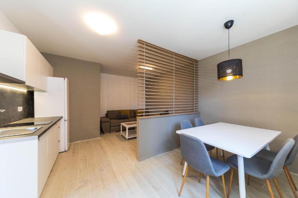 Apartments Gavran 2. Baska Voda Bagian luar foto
