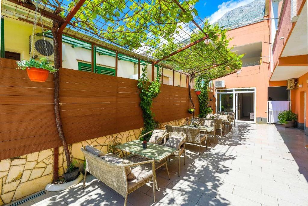 Apartments Gavran 2. Baska Voda Bagian luar foto
