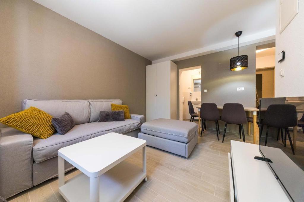 Apartments Gavran 2. Baska Voda Bagian luar foto
