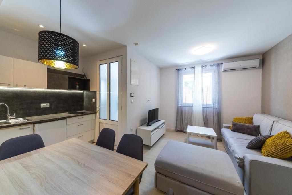Apartments Gavran 2. Baska Voda Bagian luar foto