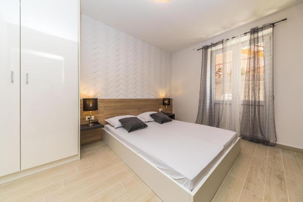 Apartments Gavran 2. Baska Voda Bagian luar foto